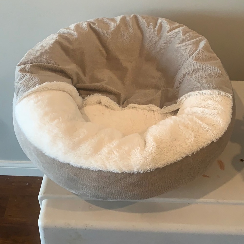 Tan and white pet bed